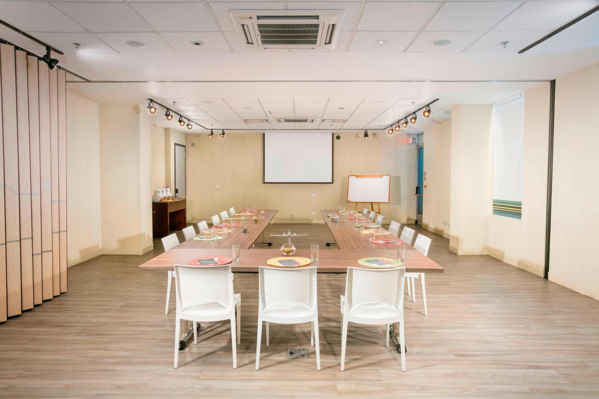Aloft Bogota Airport Hotel Bagian luar foto
